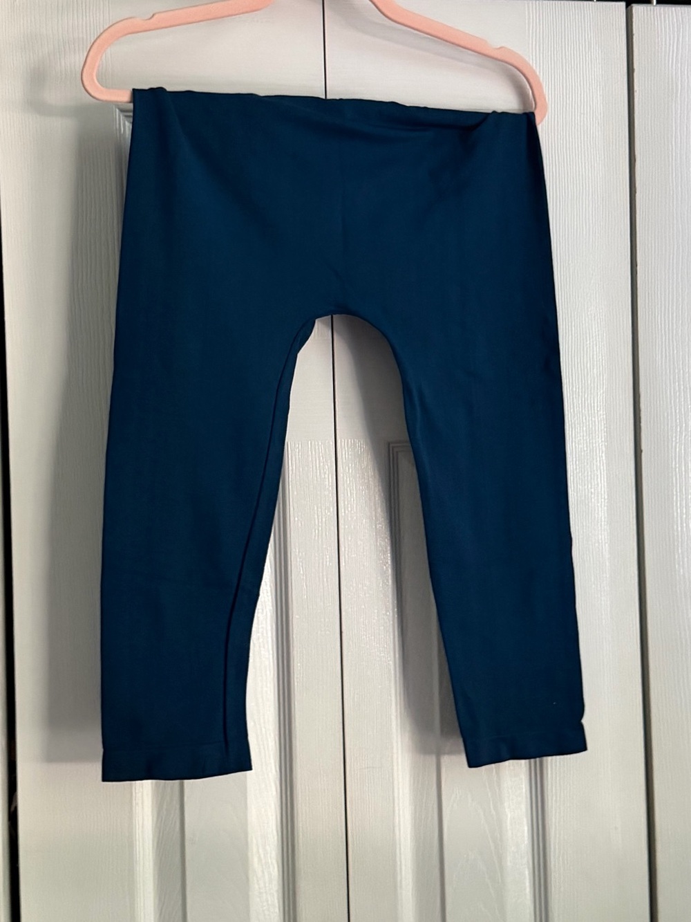 Women's Navy Stretch Capri Leggings - Versatile Everyday Comfort